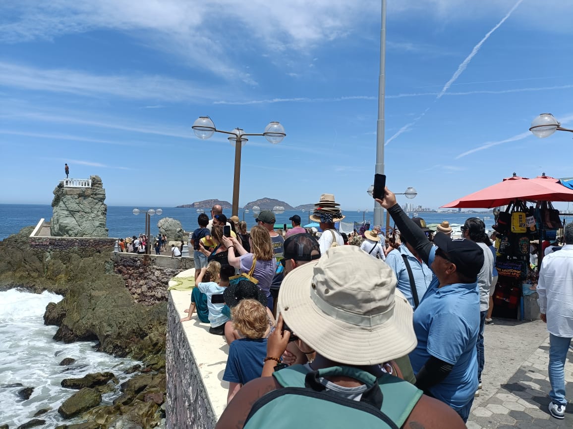 En la semana de pascua, el puerto de Mazatlán ha recibido a más de 15 mil visitantes internacionales como parte del recorrido de reconocidas embarcaciones como el Carnival Panorama, Navigator of the Seas, Discover Princess y Zaandam