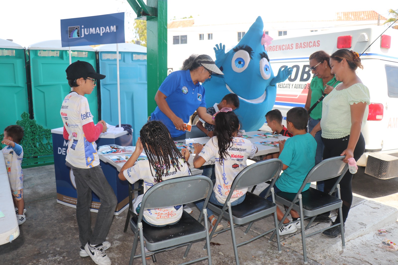 JUMAPAM y “Tita” aprovechan la alta afluencia de niños y familias para sensibilizarlos sobre la necesidad de colaborar para la preservación del recurso hídrico y el medio ambiente 