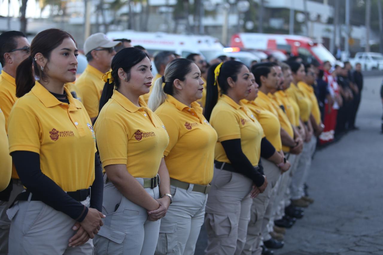 Con el despliegue de alrededor de 3,000 elementos de las corporaciones de seguridad y cuerpos de auxilio, autoridades municipales, estatales y federales dieron el banderazo de inicio del Plan de Seguridad Semana Santa y Semana de la Moto 2025 en Mazatlán.