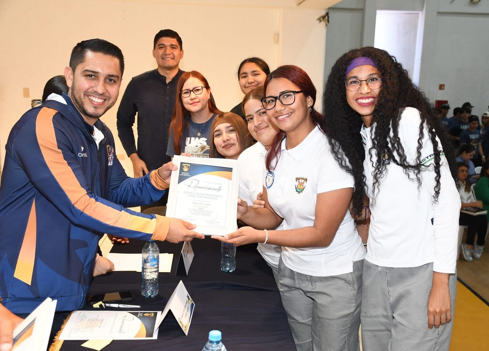 Con gran entusiasmo y la participación de más de 1,200 estudiantes provenientes de las Unidades Académicas, la Coordinación de Deportes de la Universidad Autónoma de Sinaloa (UAS), Unidad Regional Sur, inauguró la cuarta edición de la Liga Universitaria “Con Visión de Futuro 2025”.