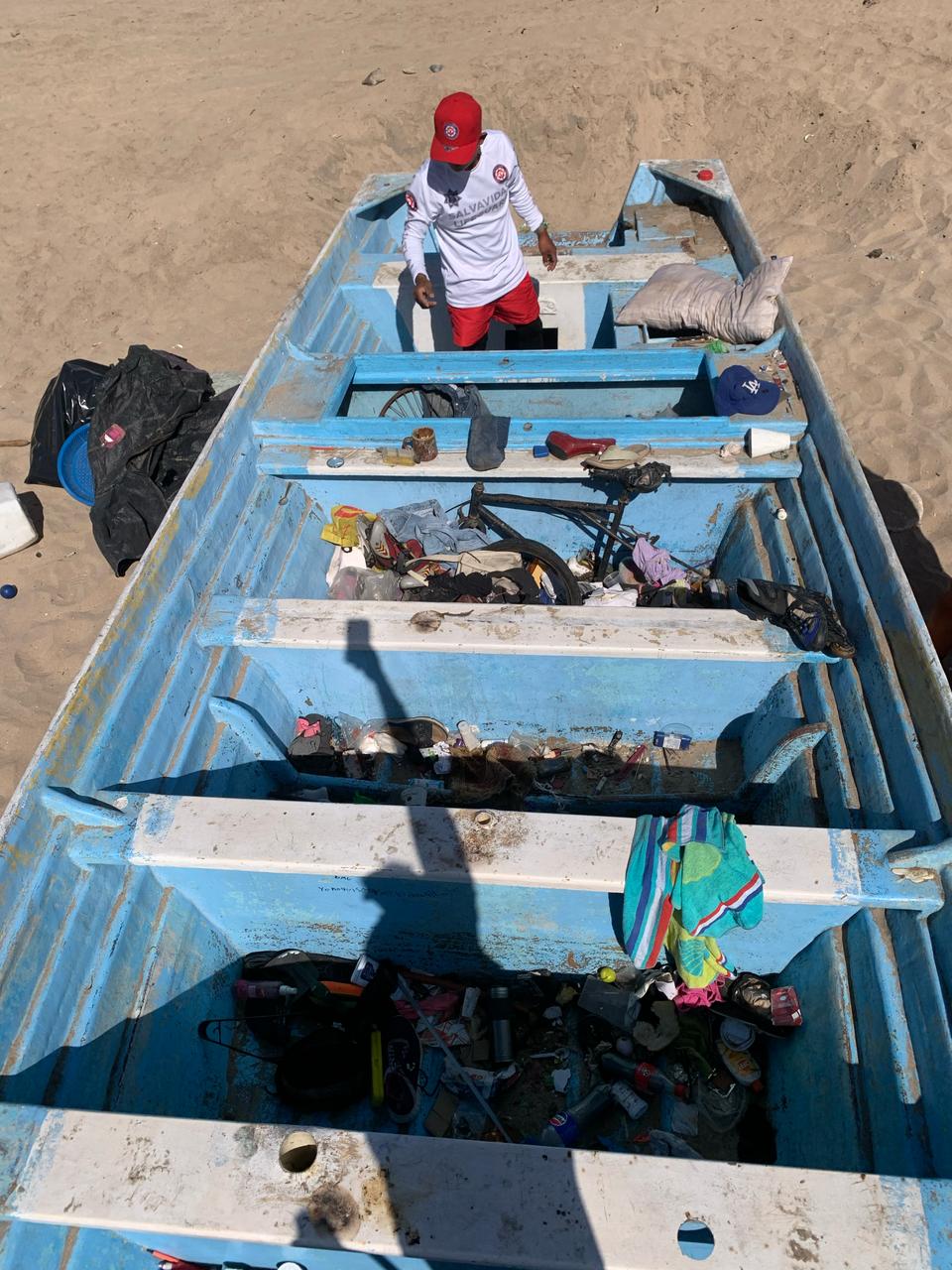 Protección Civil Municipal, en coordinación con Servicios Públicos del Ayuntamiento y Escuadrón de Rescate Acuático, llevan a cabo jornadas de limpieza en la zona de playas para que estén en óptimas condiciones durante el periodo vacacional 