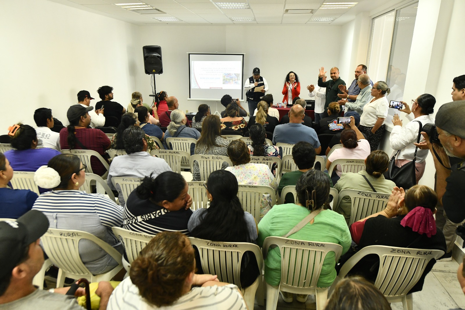 Oficialía Mayor del Gobierno Municipal y COEPRISS buscan que los comerciantes de productos alimenticios cumplan con las medidas de higiene