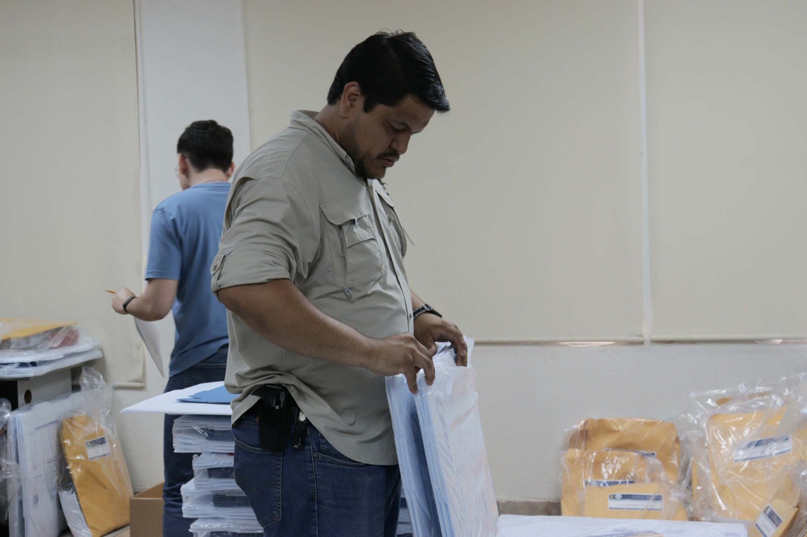 Entrega la Comisión de Elecciones y Consultas de la UAS los paquetes electorales para la jornada de elección de la persona Titular de la Rectoría, a realizarse este miércoles