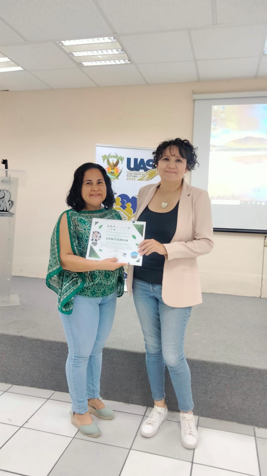 Con motivo de promover la sostenibilidad y cuidado del planeta, la Unidad de Bienestar Universitario de la UAS llevó a cabo el taller “Carta de la Tierra y Residuos” dentro de la Jornada por la Madre Tierra 2025. 