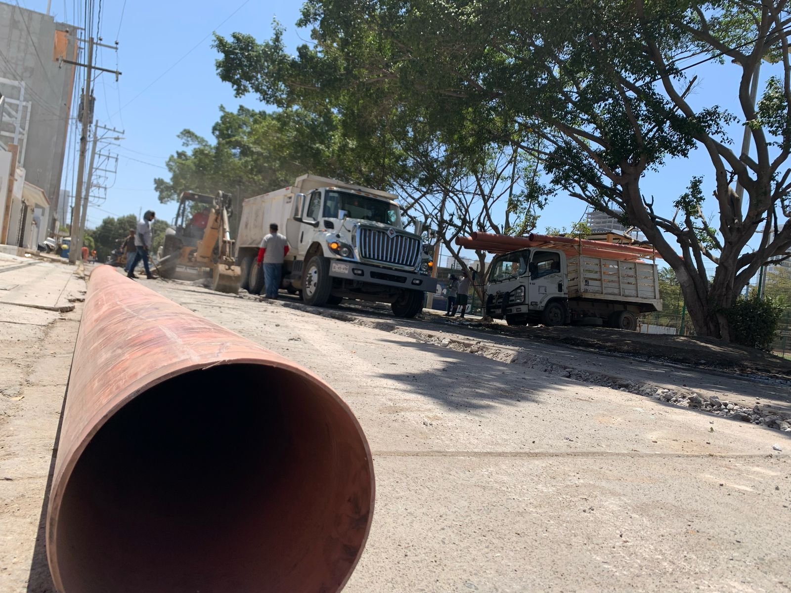 Durante cuatro días, personal de la Gerencia de Operación instaló la nueva tubería, para abatir un problema de derrame de aguas residuales