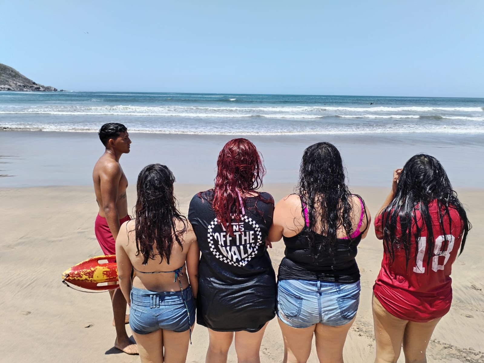  Hacer caso omiso a las recomendaciones del Escuadrón de Salvamento  Acuático y banderines colocados en la zona de playas,  las principales causas de alerta generadas durante el viernes 