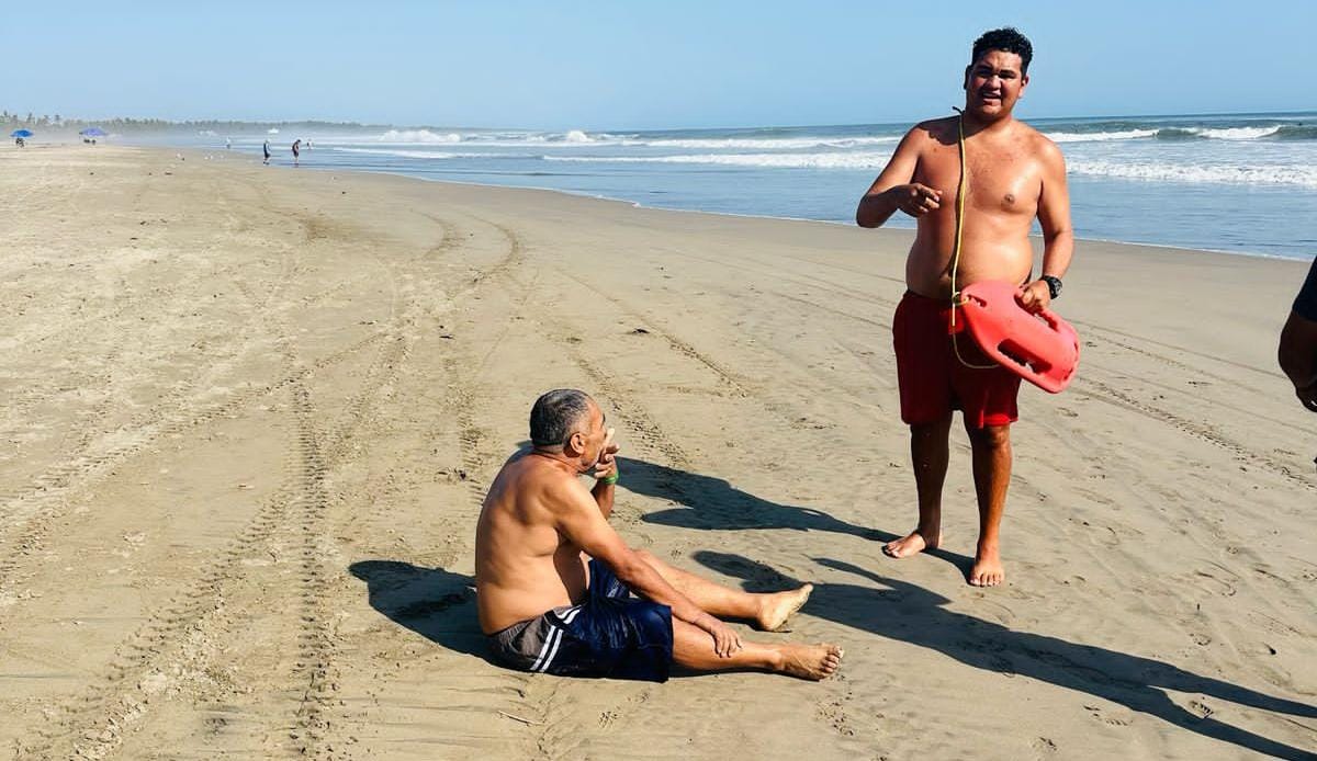  Hacer caso omiso a las recomendaciones del Escuadrón de Salvamento  Acuático y banderines colocados en la zona de playas,  las principales causas de alerta generadas durante el viernes 
