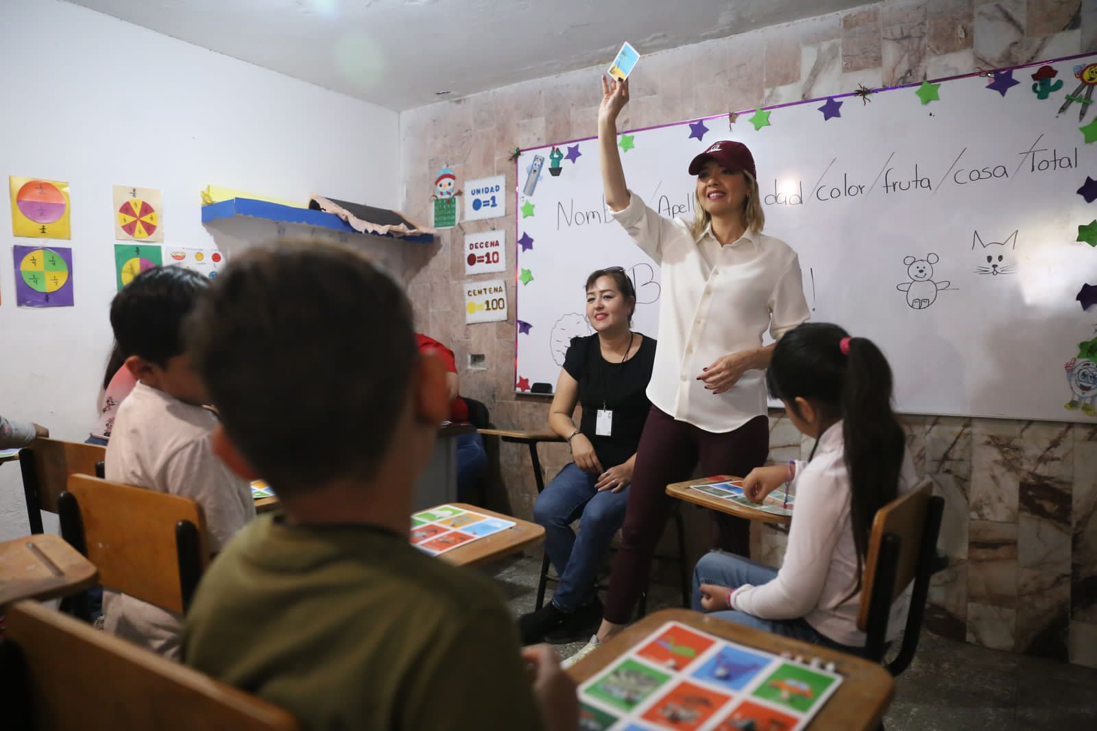 Convive Estrella Palacios con niñas y niños del Campamento del Bienestar en Casa Hogar