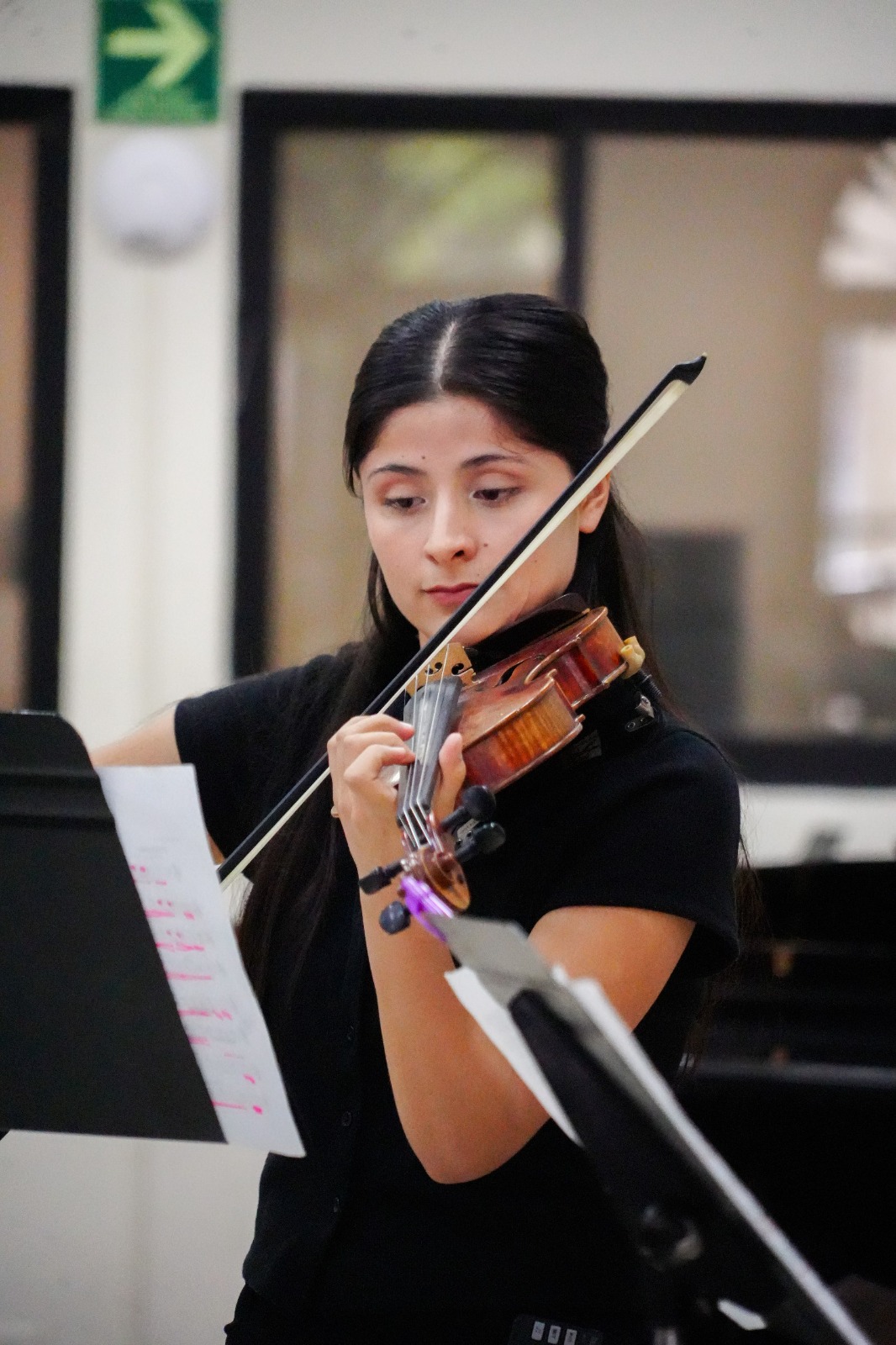 .- Si sueñas con expresarse a través de la danza, la música, la pintura, el teatro o cualquier otra disciplina artística, el Centro Municipal de las Artes te ofrece una formación integral con profesionales experimentados para destacar en el mundo del arte. 