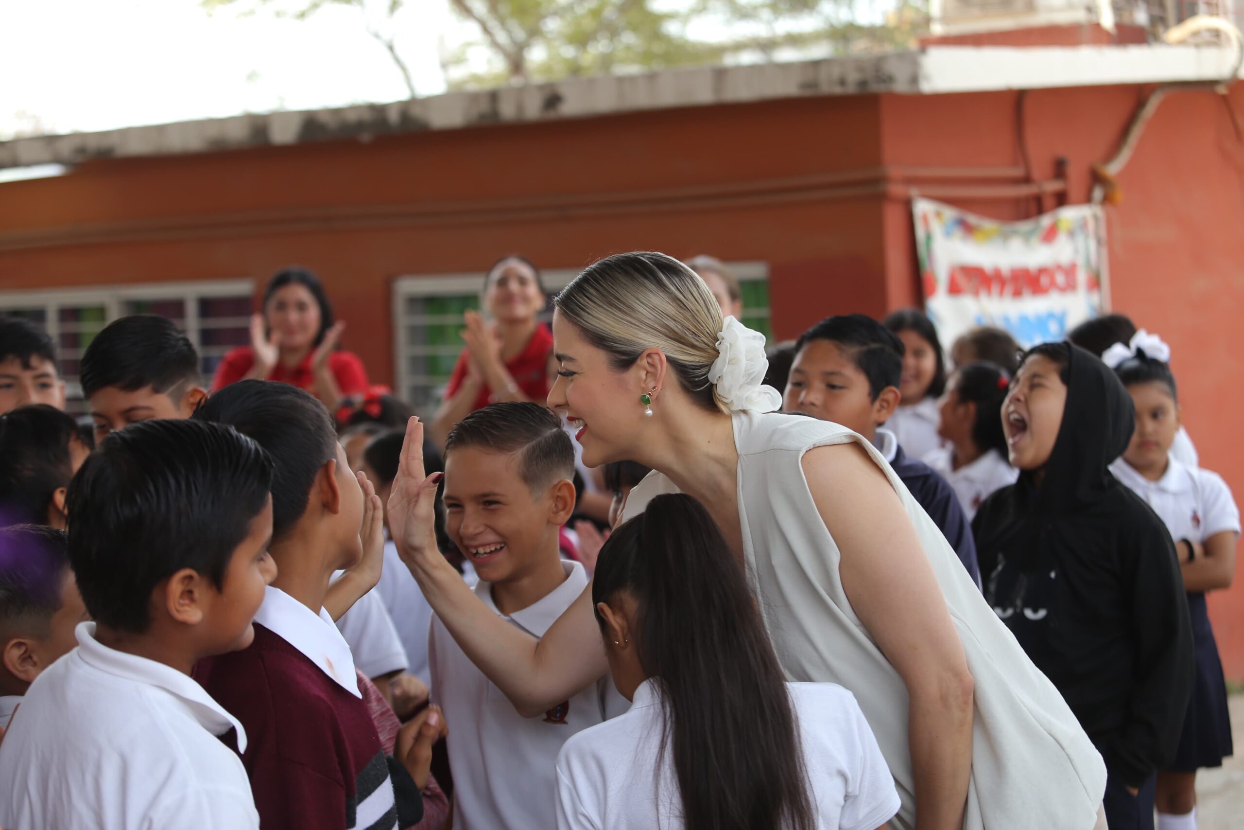 El Gobierno Municipal de Mazatlán tiene proyectadas 7 obras para el mejoramiento de la infraestructura educativa en la ciudad y la zona rural, como una techumbre metálica, bardas perimetrales, una cancha de usos múltiples, un aula de usos múltiples y subestaciones eléctricas