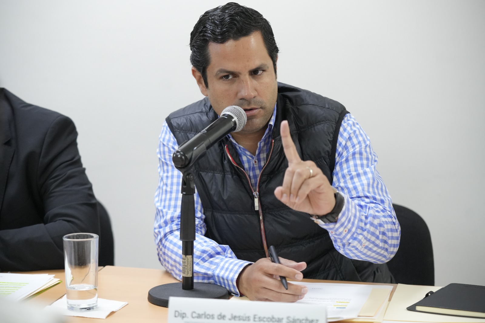 Comisión de Comunicaciones y Obras Públicas recibe propuesta de reforma a ley para fortalecer la industria de la construcción