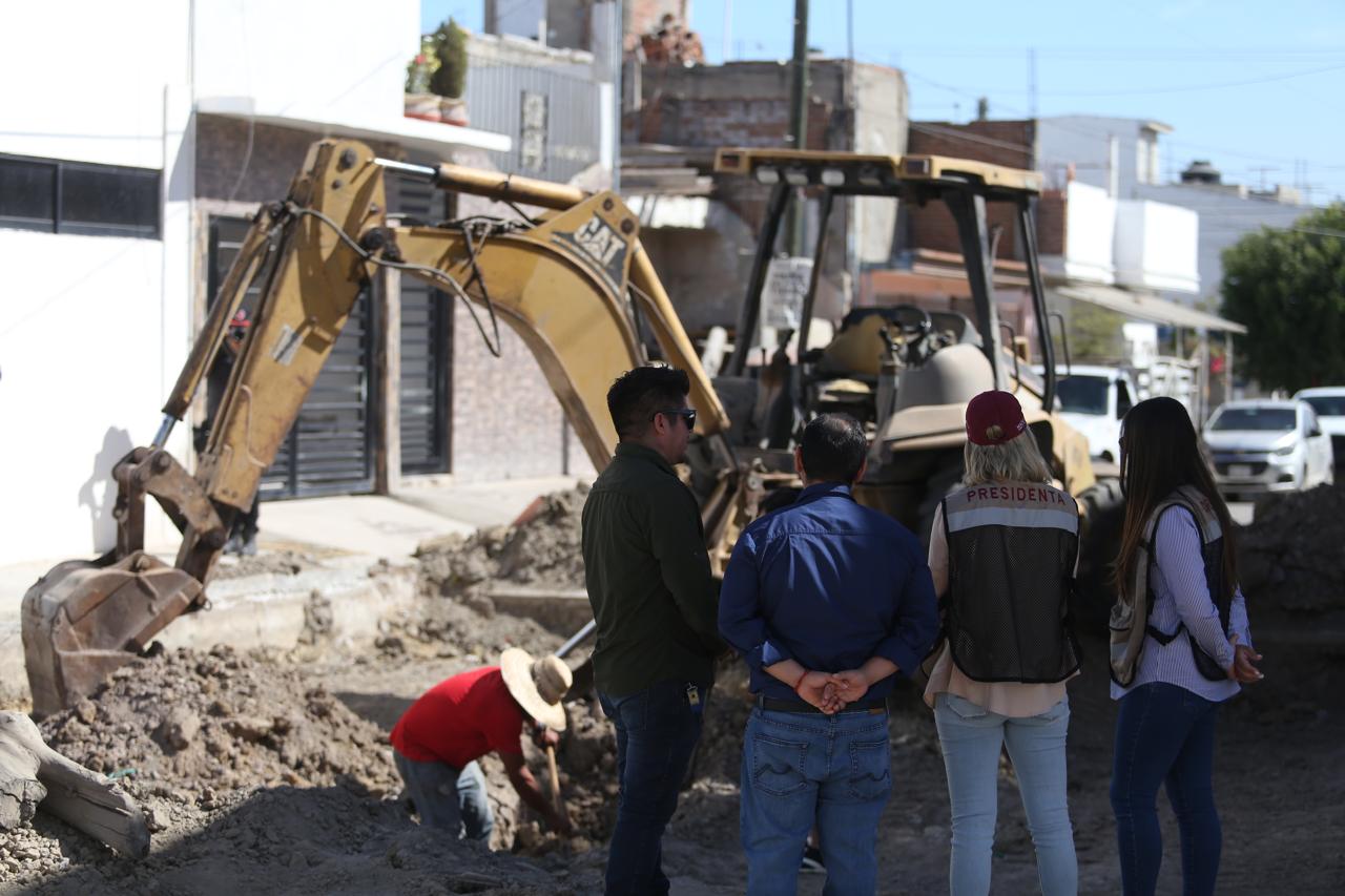 Un avance del 80 % lleva la pavimentación y rehabilitación hidrosanitaria en calle Higueras, en Jacarandas