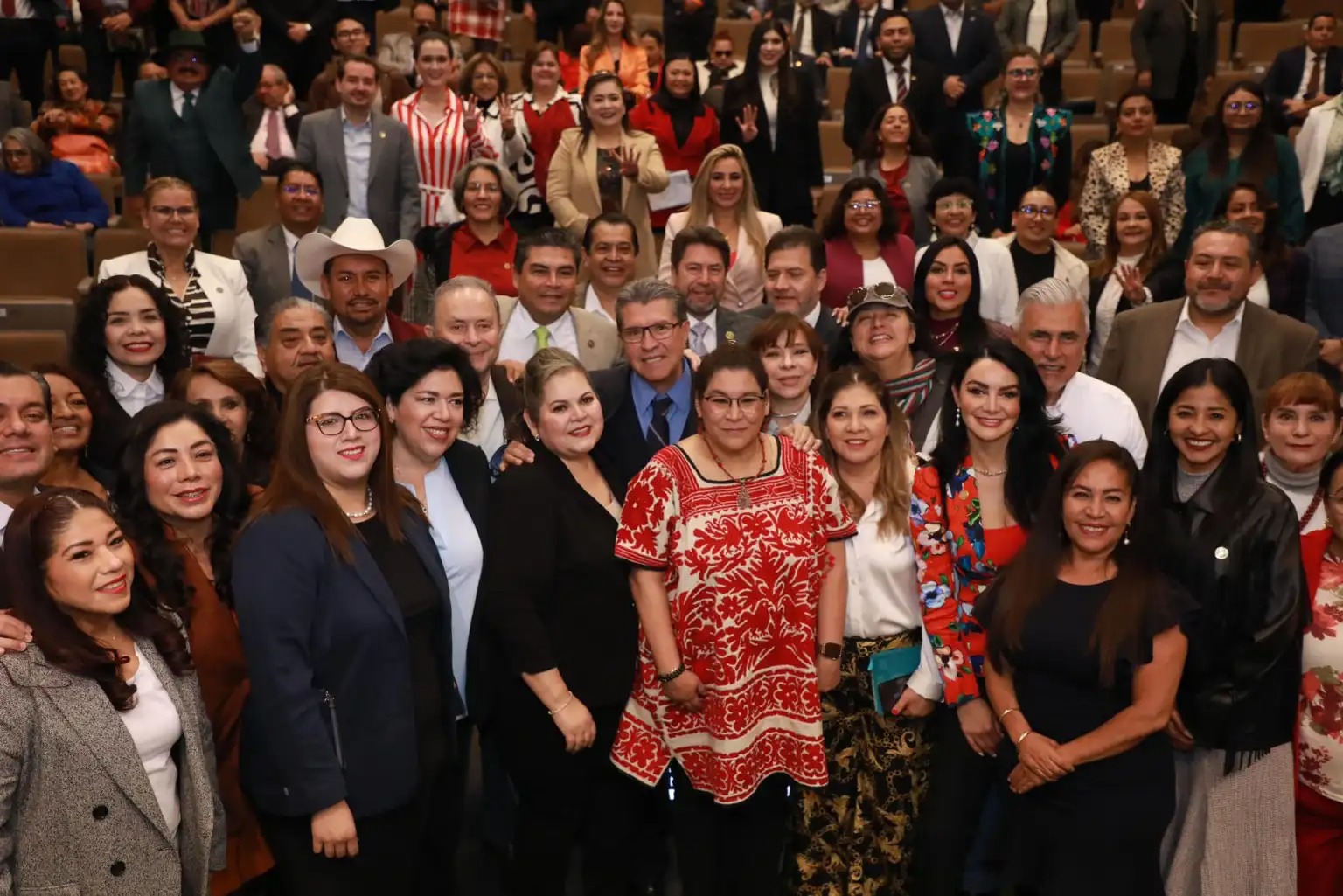 La posible respuesta los tienes estresados.
Quiérase o no, la visita presidencial a Sinaloa fue buena… aún sin anuncios espectaculares.
Qué no se les olvide: ellos fueron los que engordaron al CNTE, no lo que llaman derecha.