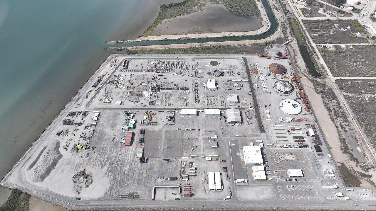 Como parte del Plan México, estrategia nacional para impulsar la soberanía industrial y cerrar brechas regionales, el Gobierno de México designó 13 Polos de Desarrollo Económico para el Bienestar. Topolobampo, Sinaloa, fue incluido por su potencial logístico e industrial.