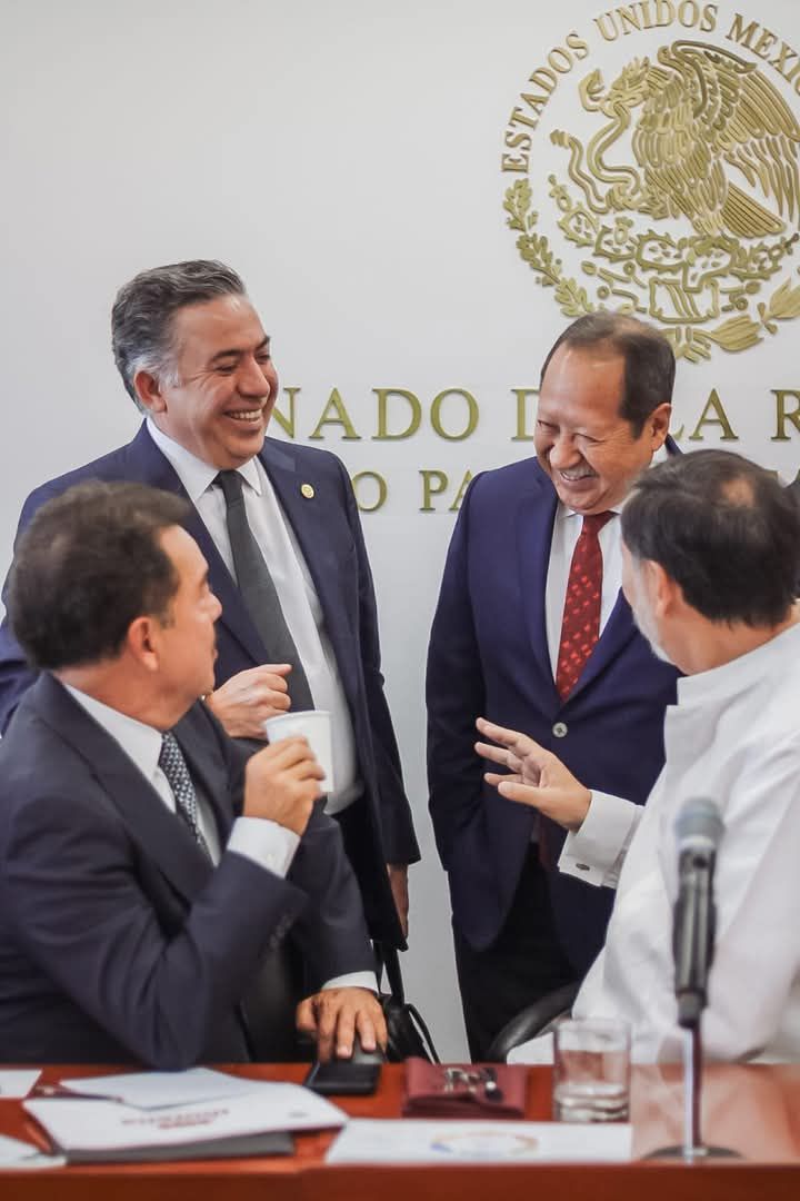Legisladores y Ejecutivo buscan echarle la bolita al INE, preludio de su desaparición.
INE pone trabas a la cobertura informativa.  ¿Qué se elige en Sinaloa?.
Cae más pronto una Beatriz Gutiérrez que un cojo.
Se mueven los partidos a pesar de su artritis en Sinaloa.

