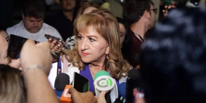 Gerardo Vargas, un hueso que se les puede atorar en el pescuezo. (I).
- A diferencia de los anteriores alcaldes desaforados, GVL ha estado callado y sin mostrar sus cartas.
- Investiguen a la ex priista y ahora morenista alcaldesa de Rosario… No todo es fiesta.