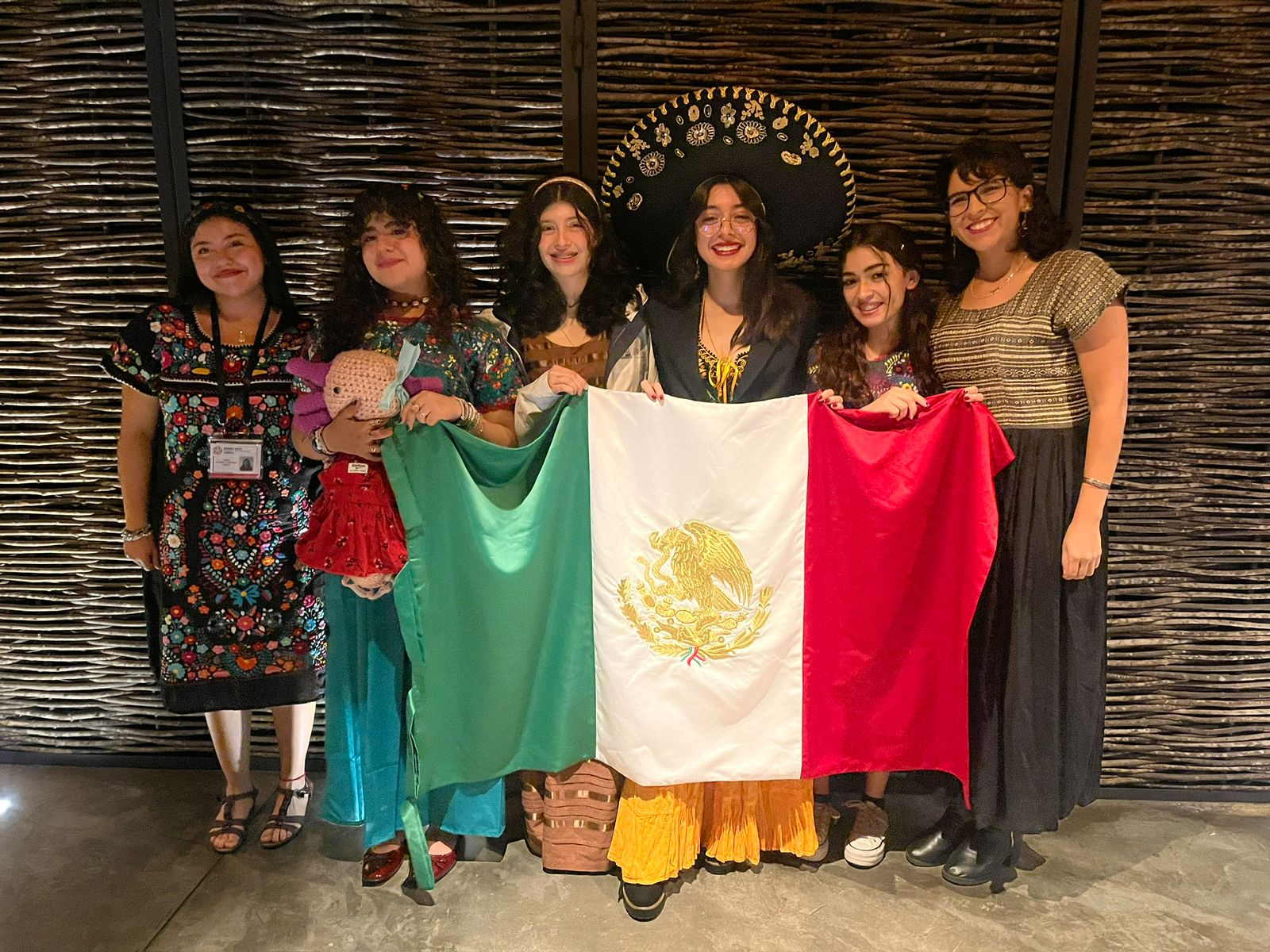 Ángela María Flores, de la Preparatoria Emiliano Zapata de la UAS, gana mención honorífica en la Olimpiada Europea Femenil de Matemáticas 2025