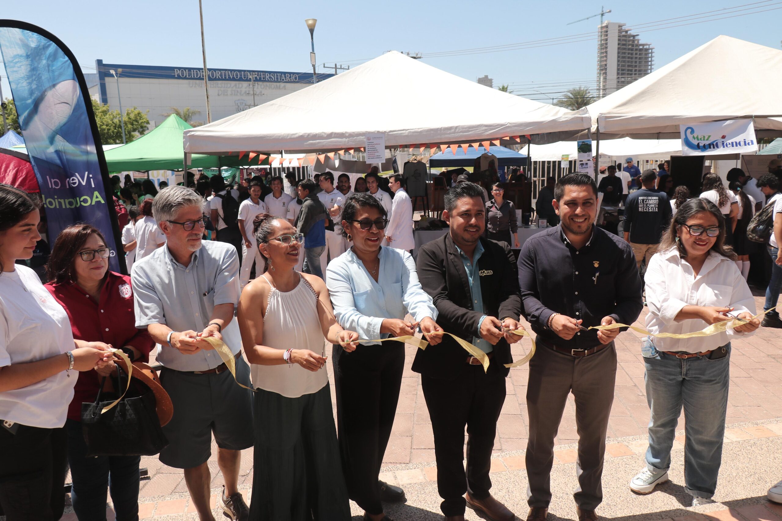 Junto con organizaciones ciudadanas, universidades y centros de investigación, toma parte en una exhibición que muestra a la ciudadanía proyectos y acciones en favor del medio ambiente

