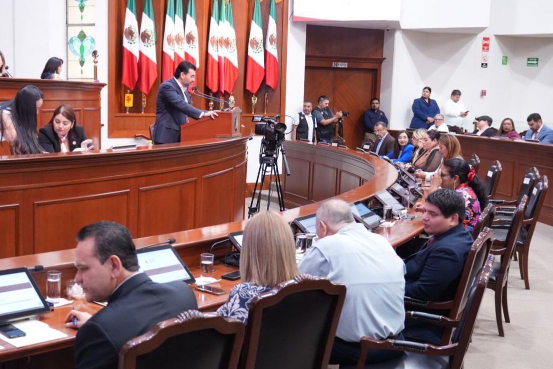Diputadas y diputados de Morena, PRI y PAN reiteraron su llamado a que la solicitud de emergencia planteada por el gobernador Rubén Rocha Moya sea atendida prontamente por la gravedad de la sequía que está impactando a Sinaloa.