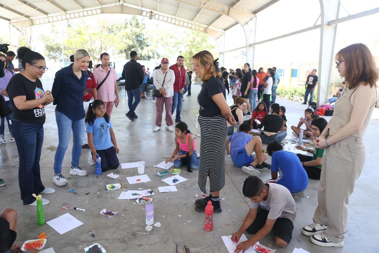 En la Escuela Primaria Francisco Madero Herrera, del fraccionamiento Santa Fe, la Presidenta Municipal pone en marcha el programa cultural, que recorrerá las colonias de la ciudad y las comunidades rurales de Mazatlán