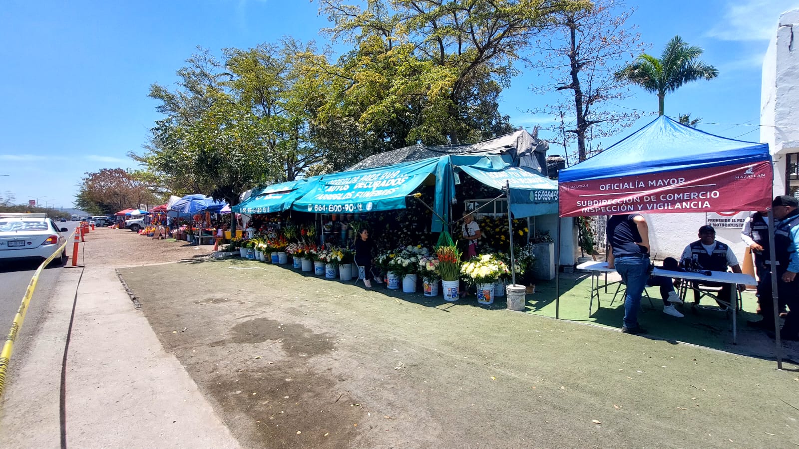 son cinco panteones públicos con los que cuenta el Municipio, y en los cuales se llevan a cabo las acciones pertinentes en mejoras y seguridad, encontrándose tres en la zona urbana, siendo el Jardín, Ángela Peralta y el Número 3, y dos en la zona rural.