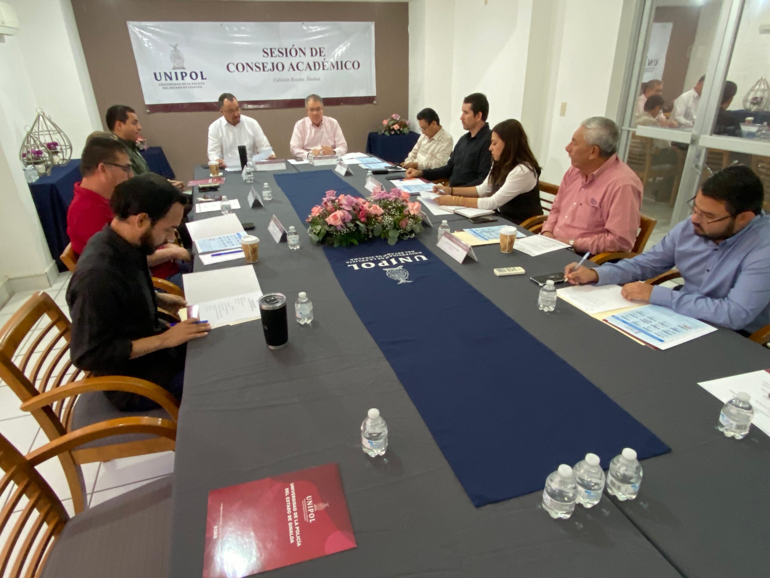 De acuerdo a lo que establece  la Ley Orgánica, el Rector de la Universidad de la Policía, Maestro, José Carlos Álvarez Ortega, encabezó la Primera Sesión Ordinaria en la que se activó el Consejo Académico. 