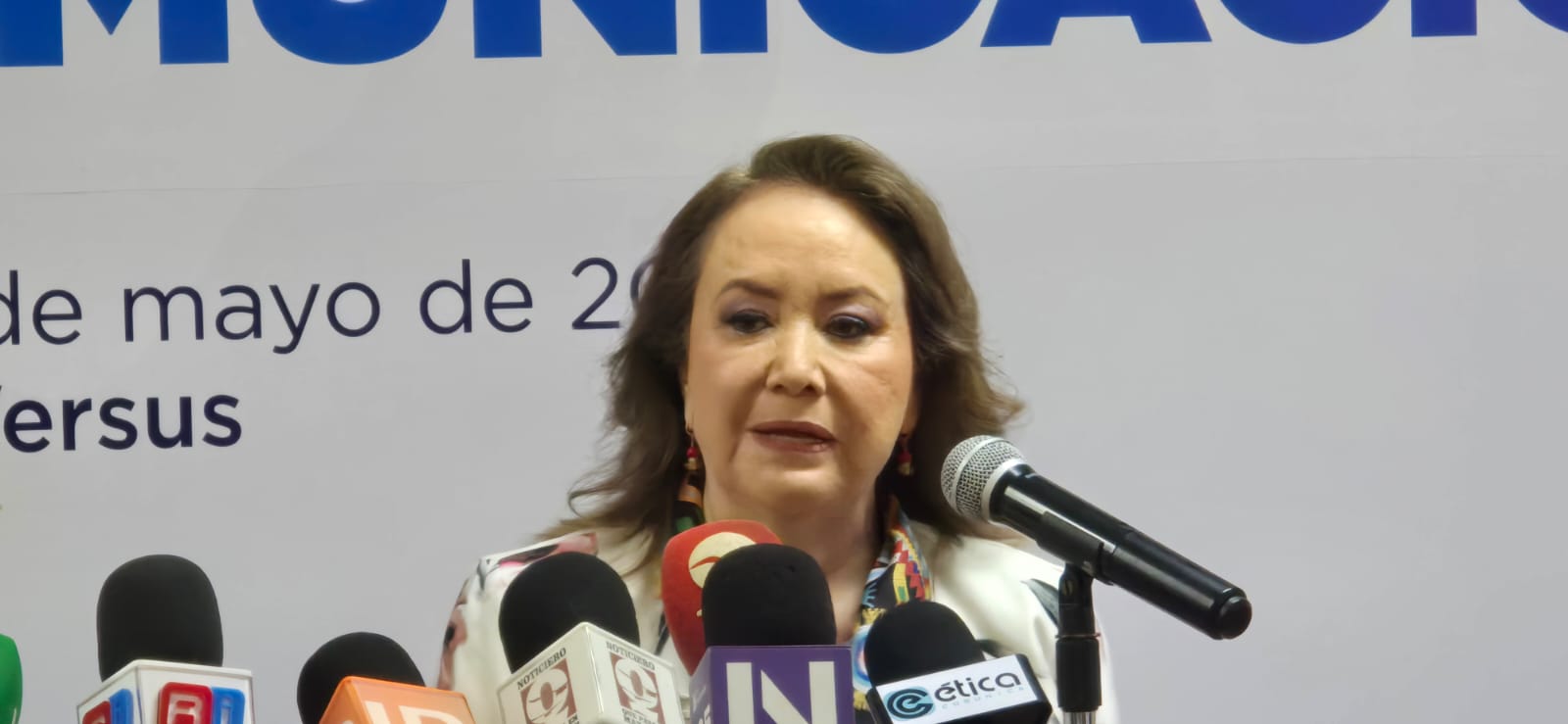 Yazmín Esquivel pretende dorar la píldora a través de los medios.
Otro incendio en el basurón municipal.
Triste realidad del 10 de Mayo.
Dirigencia de Morena sigue humillando a sus fieles, a los fundadores.