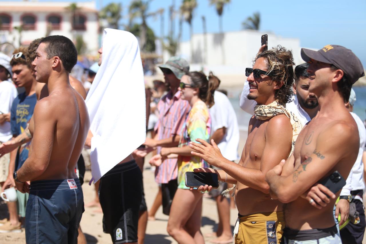 De visita en el puerto, la secretaria de Turismo federal encabezó el banderazo de salida de la competencia de surf internacional Mexilog Fest 2025