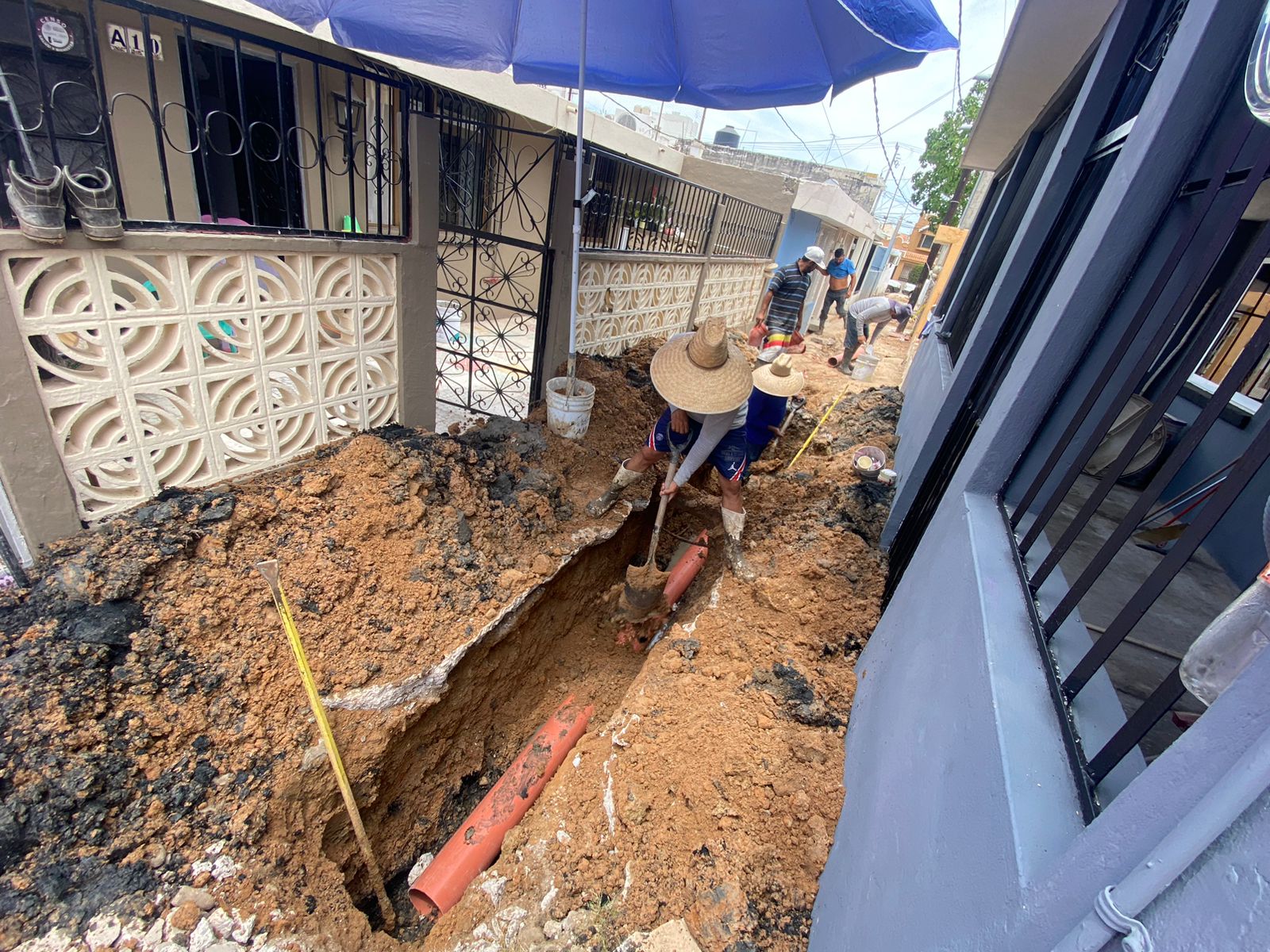 Personal del Distrito Playas de la Gerencia de Operación de JUMAPAM, concluyó los trabajos de la rehabilitación total de la red de atarjeas con tubería de PVC en el Sector A de la Colonia Adolfo López Mateos, una petición que los vecinos gestionaron debido al problema de derrames de aguas residuales