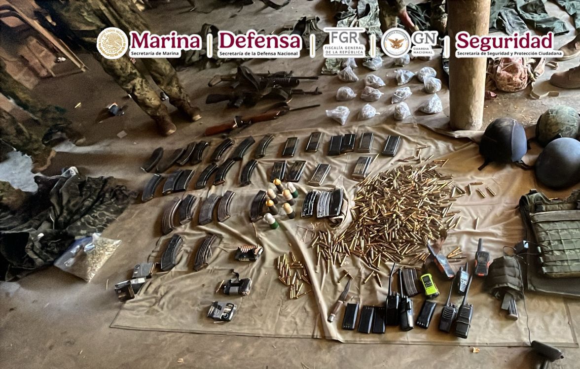 Tras el enfrentamiento con las fuerzas de seguridad perdieron la vida 12 agresores y tres elementos de Semar resultaron heridos.