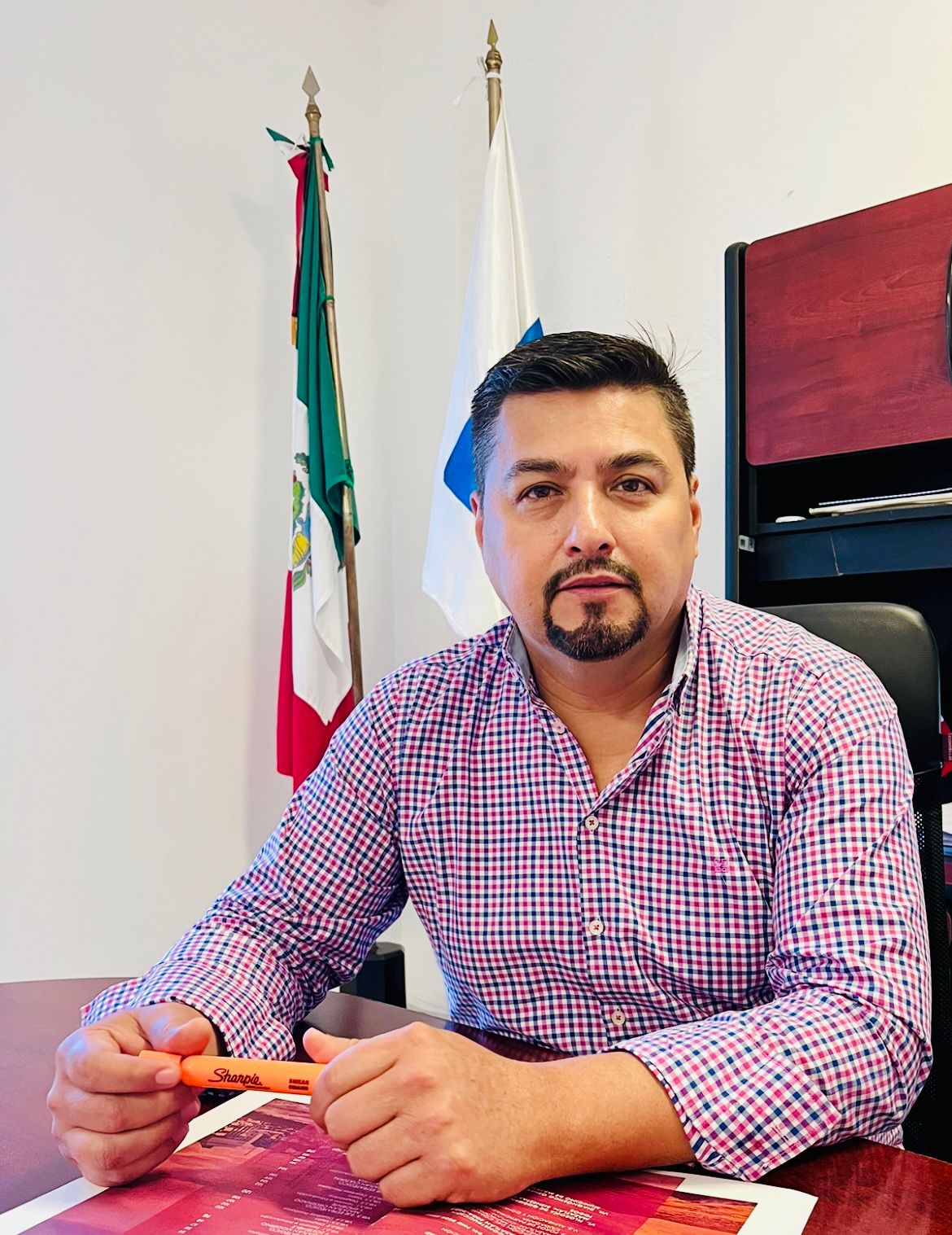 El gobierno municipal de Mazatlán insiste en no transparentar el gasto en las compras y adjudicación de obras, lamentó el dirigente del Partido Acción Nacional, Evaristo Corrales Macías.