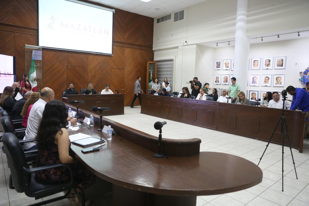 La petición de registro deberá efectuarse por una persona distinta a los interesados y deberán estar avalados por mínimas de 10 firmas relacionadas con obras altruistas de beneficio a la comunidad.