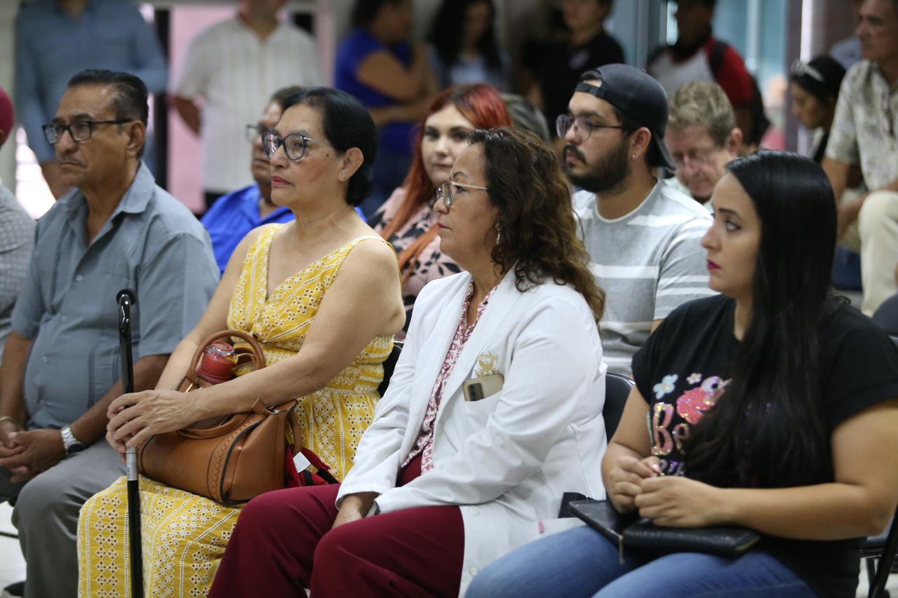 La petición de registro deberá efectuarse por una persona distinta a los interesados y deberán estar avalados por mínimas de 10 firmas relacionadas con obras altruistas de beneficio a la comunidad.