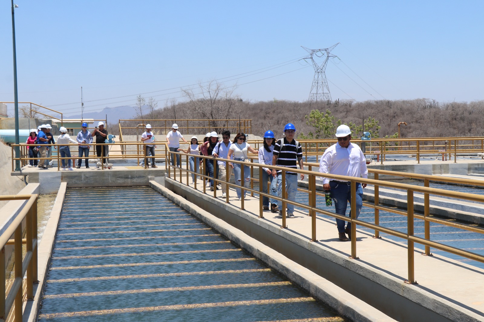Fue durante los recorridos que a los estudiantes se les hizo saber los métodos para proporcionar agua a locales y turistas, así como el proceso para sanearla
