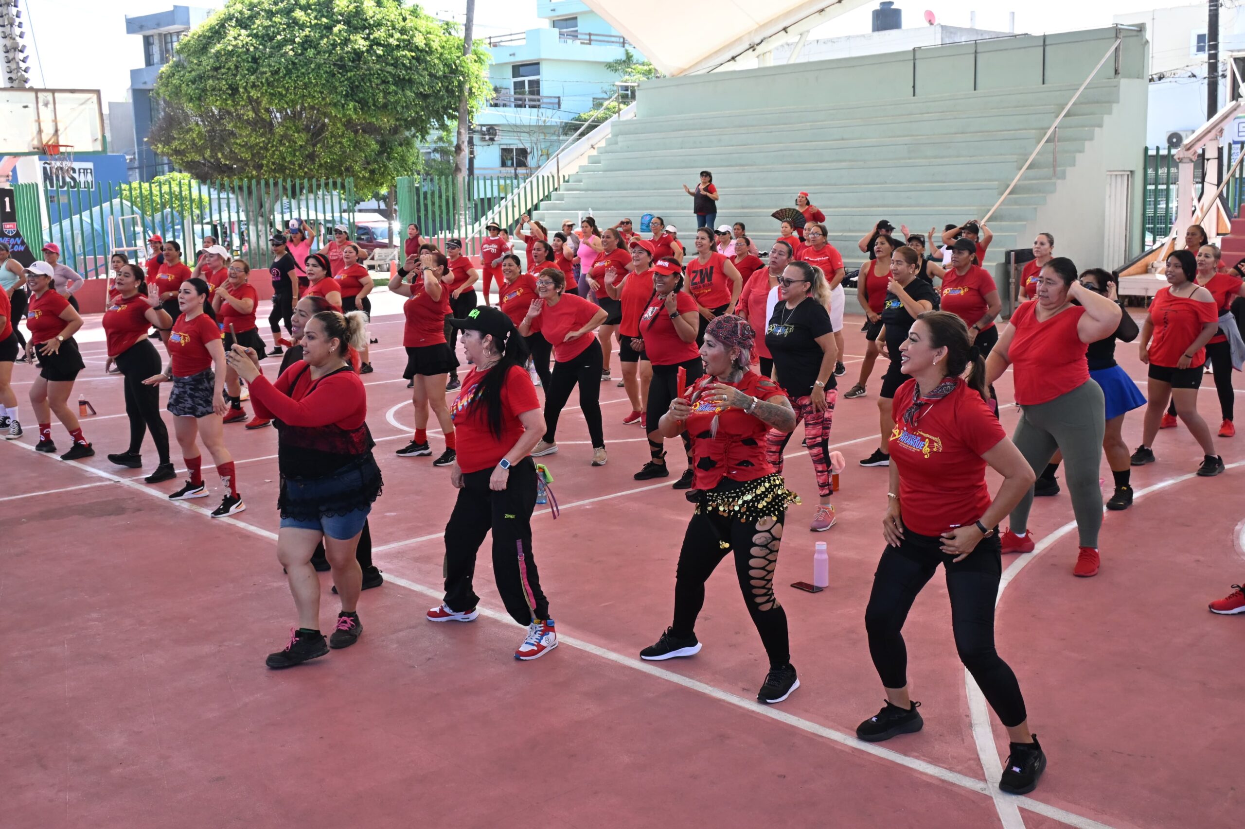 Se unen los instructores de danza fitness afiliados al organismo para ofrecer una Master Class llena de diversión y buena vibra