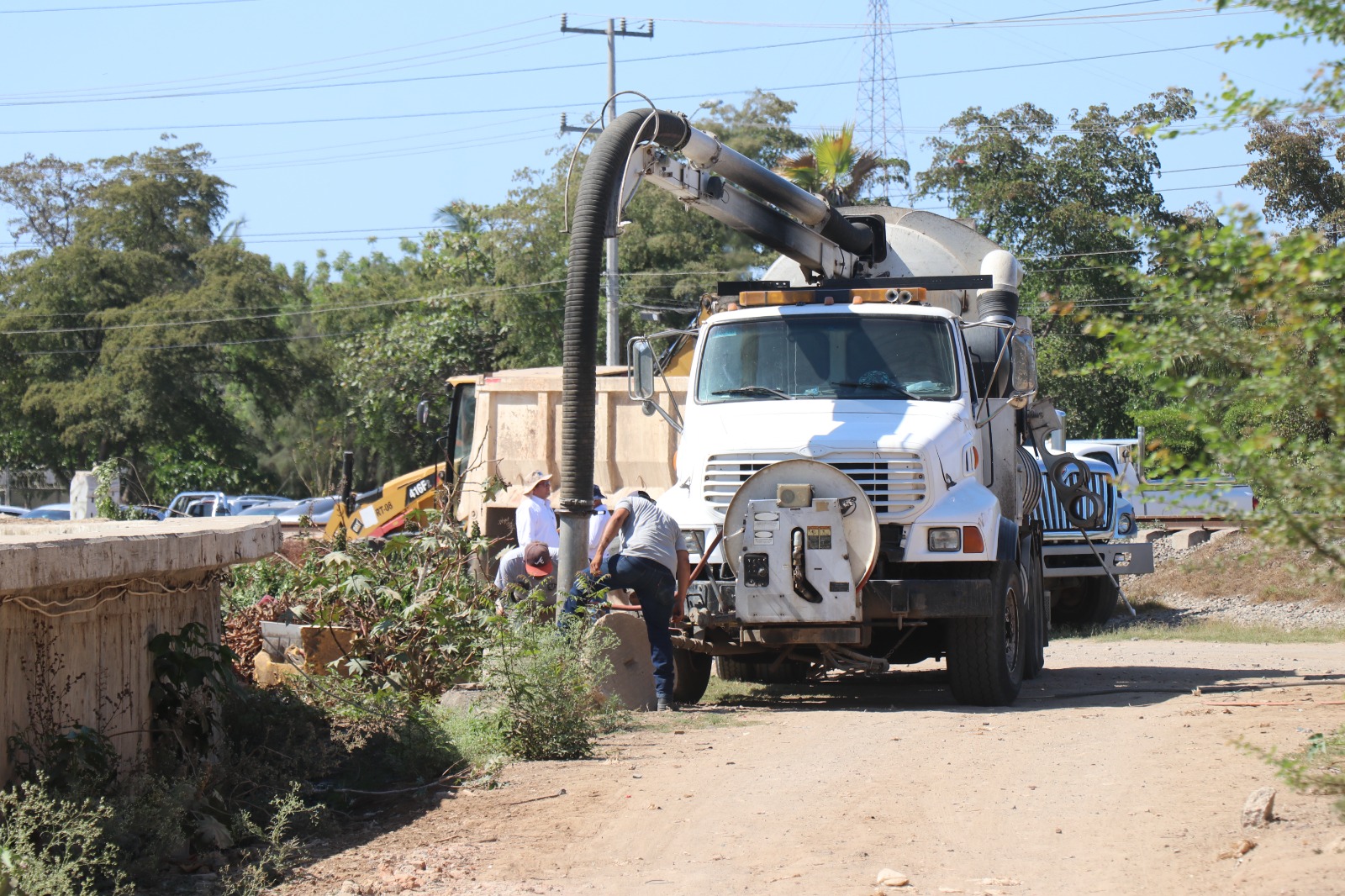 En la edición 40 de la Jornada de Servicios “Por Mazatlán, tu mano por un mejor entorno”, se hizo sinergia con esta empresa del Grupo PINSA y alumnos del ITMAZ