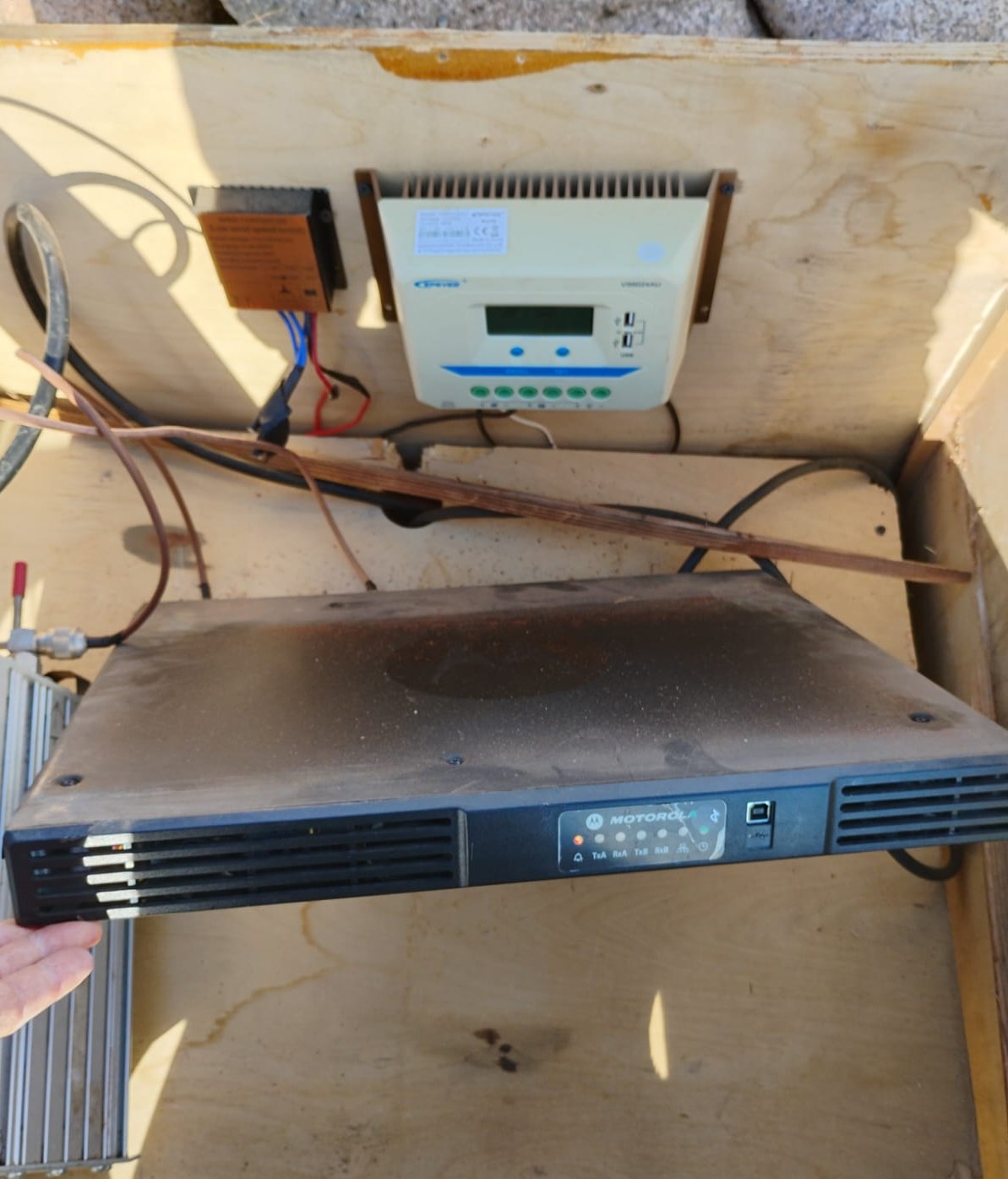 Así mismo, personal naval aseguró equipo de transmisión, baterías, cableado y dispositivos de radiocomunicación.