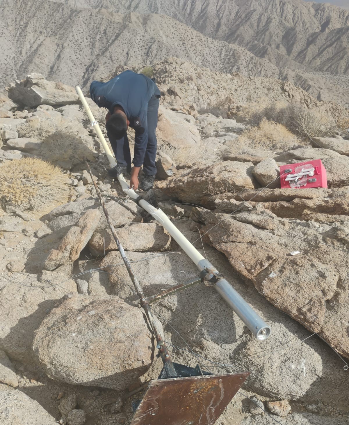 Así mismo, personal naval aseguró equipo de transmisión, baterías, cableado y dispositivos de radiocomunicación.