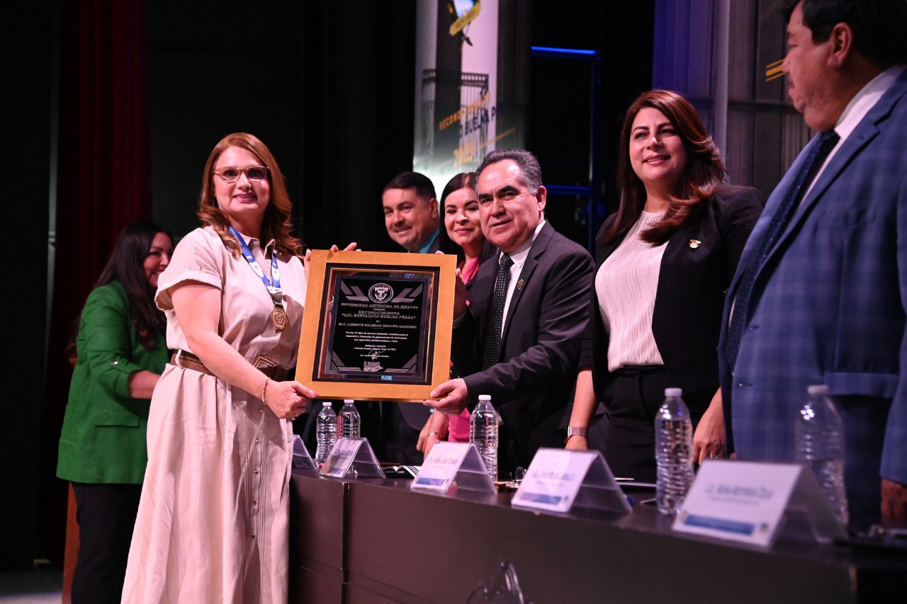 La UAS hace entrega del Reconocimiento "Lic. Eustaquio Buelna Pérez” a 48 docentes e investigadores por sus 30 años de trayectoria académica.*