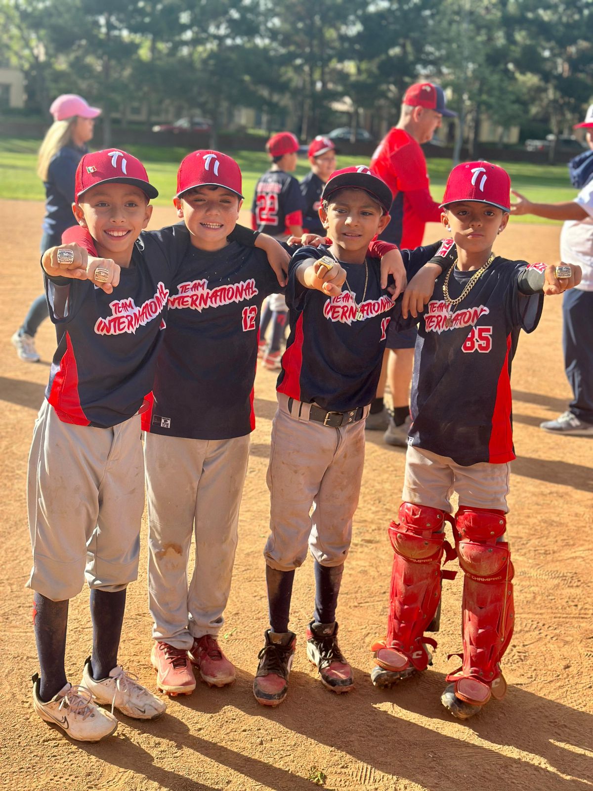 -	5 peques mazatlecos participaron en el Team International coronado campeón en le Irvine Pony Baseball Memorial Day Tournament.