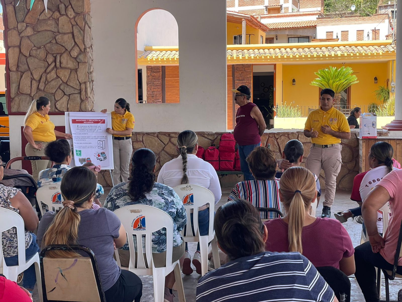 Protección Civil Municipal capacita a los integrantes del grupo en detección y prevención de riesgos, zonas seguras y primeros respondientes
