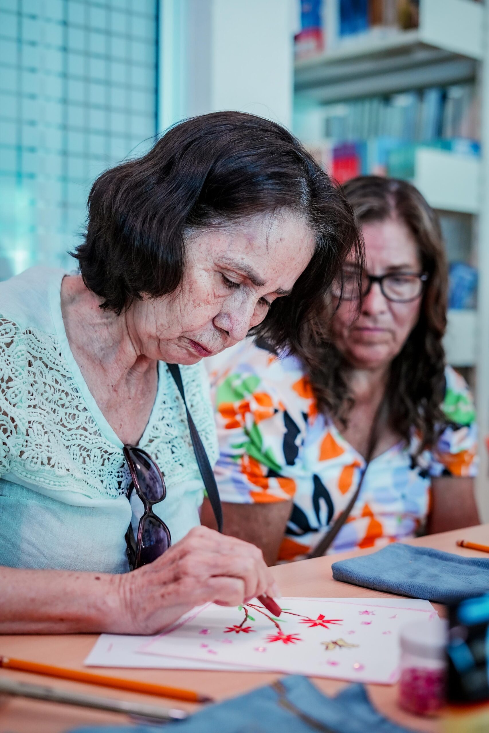 En estos espacios, las historias se escriben, se pintan y se comparten, y con ello se preservan no sólo las memorias individuales, sino también la identidad de una comunidad viva, creativa y profundamente humana.