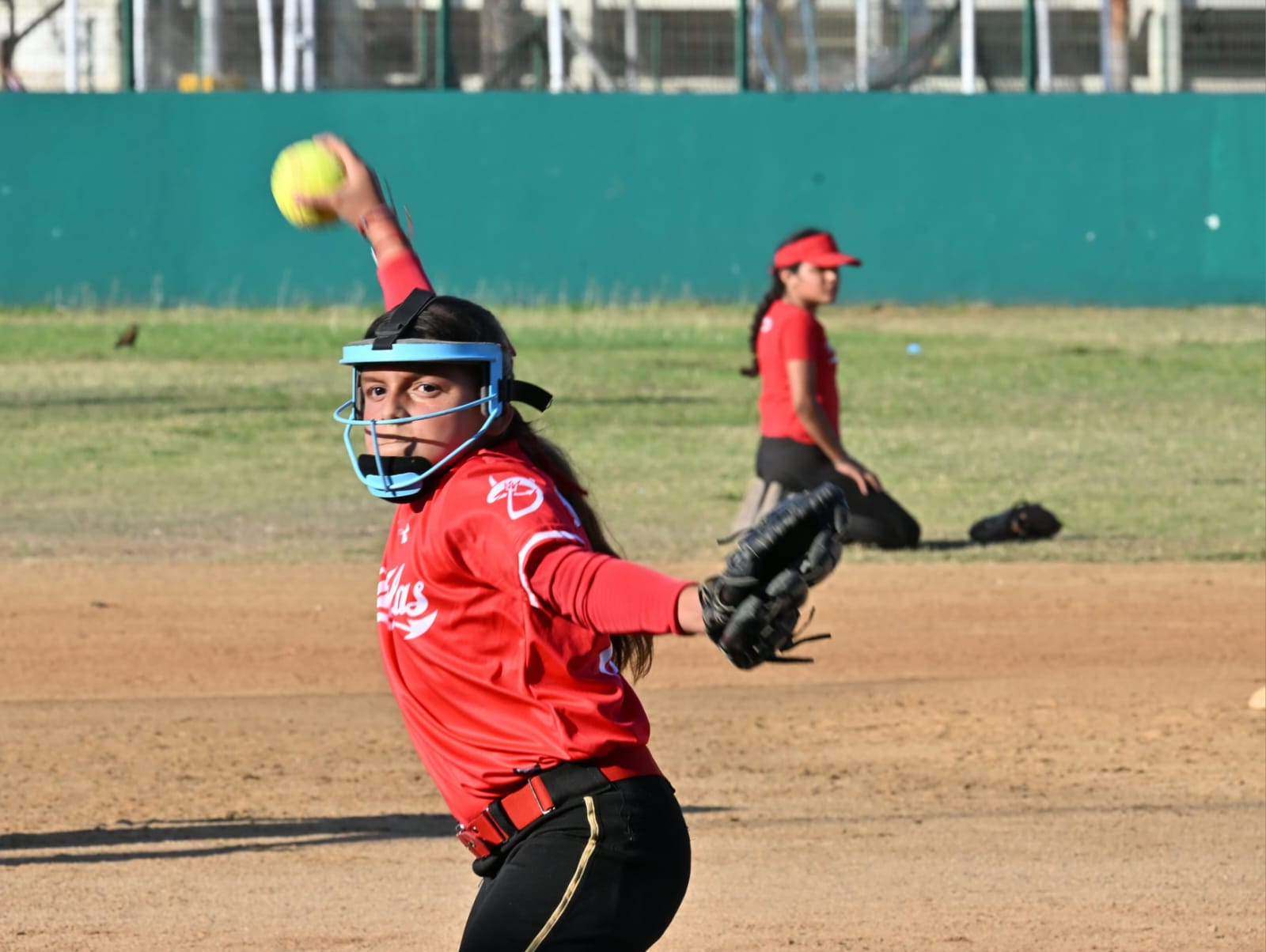 Jugada a jugada, luchan por la victoria en los campos, infantil y juvenil de la Unidad Deportiva Benito Juárez