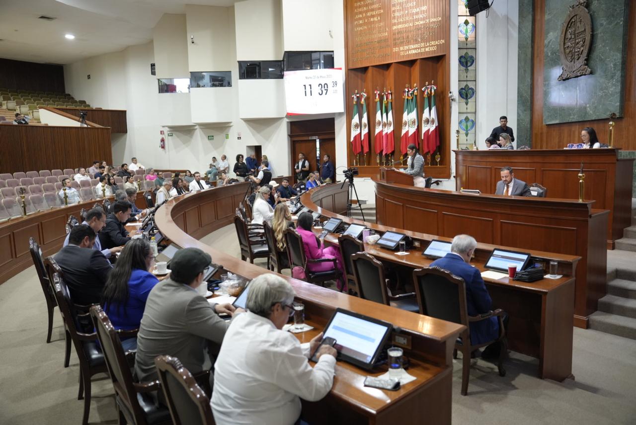La Mesa Directiva del Congreso del Estado, dio lectura a un comunicado enviado por el gobernador Rubén Rocha Moya, en el que presenta la terna de candidatas a ocupar la Magistratura de la Sala Regional Unitaria Especializada en Materia de Responsabilidades Administrativas del Tribunal de Justicia Administrativa del Estado de Sinaloa, que se encuentra vacante.