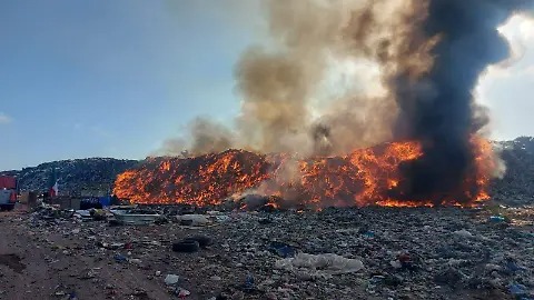 Yazmín Esquivel pretende dorar la píldora a través de los medios.
Otro incendio en el basurón municipal.
Triste realidad del 10 de Mayo.
Dirigencia de Morena sigue humillando a sus fieles, a los fundadores.