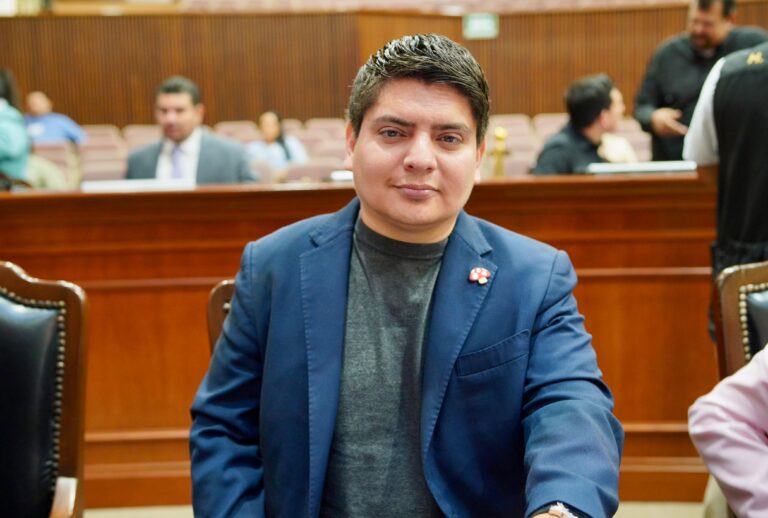 - El Congreso se ha visto lento en legislar sobre el tema.
- Seguirán recogiendo motocicletas y vehículos irregulares.
- Comparecen funcionarios estatales a informar sobre avances del crédito para obras.
- Buenas noticias para Mazatlán.