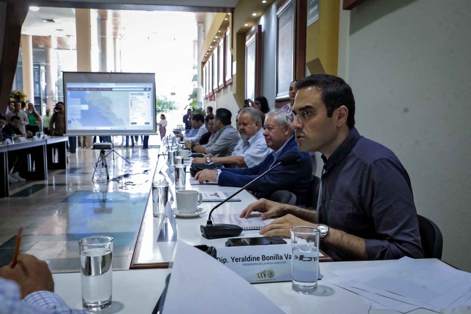 - El Congreso se ha visto lento en legislar sobre el tema.
- Seguirán recogiendo motocicletas y vehículos irregulares.
- Comparecen funcionarios estatales a informar sobre avances del crédito para obras.
- Buenas noticias para Mazatlán.