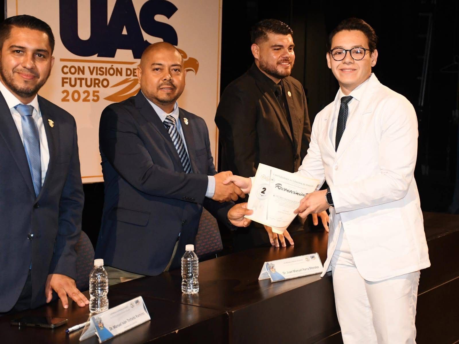 El propósito de formar profesionales de calidad por parte de la Facultad de Medicina, Extensión Mazatlán de la Universidad Autónoma de Sinaloa (UAS), se cumplió con la Ceremonia de Graduación de la generación 2020-2025 de la Licenciatura en Medicina General.