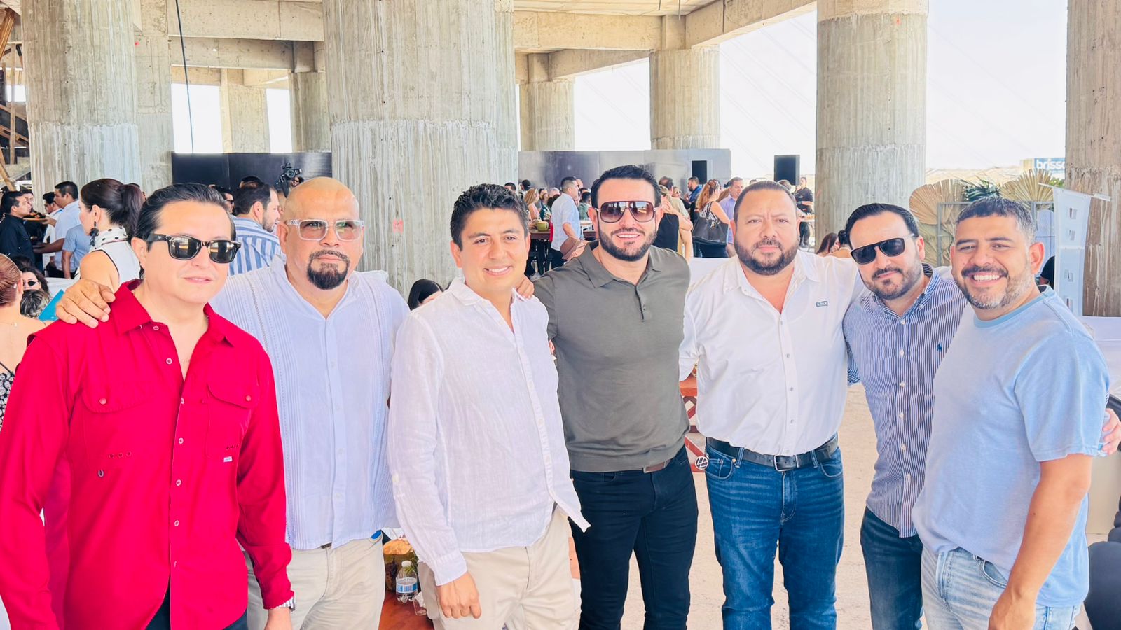 El prestigio de Grupo Lizantos respalda desarrollos de calidad y plusvalía garantizada.
• Jorge Lizárrraga, director general de Grupo Lizantos, destacó la confianza de los inversionistas en Mazatlán, y de los compradores en Grupo Lizantos.
• El proyecto lleva ya un 5 % en preventa:  Yeny Angulo
