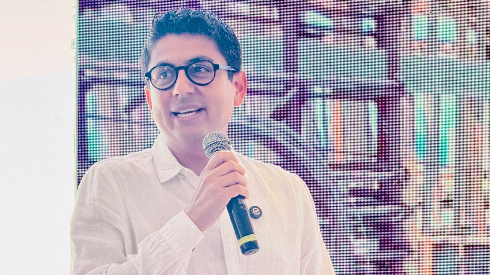 El prestigio de Grupo Lizantos respalda desarrollos de calidad y plusvalía garantizada.
• Jorge Lizárrraga, director general de Grupo Lizantos, destacó la confianza de los inversionistas en Mazatlán, y de los compradores en Grupo Lizantos.
• El proyecto lleva ya un 5 % en preventa:  Yeny Angulo
